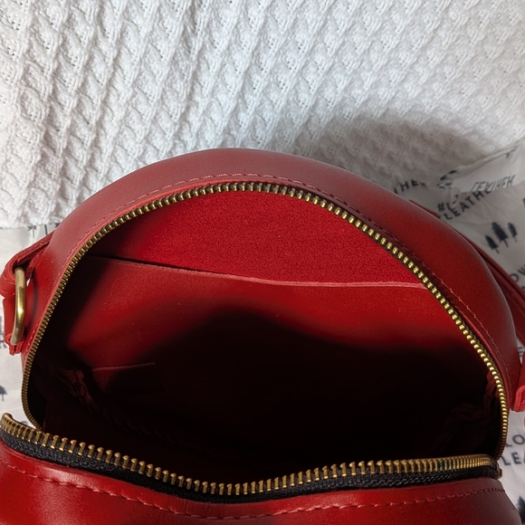 Portland Leather Red Round Crossbody Bag - Picture 3 of 5